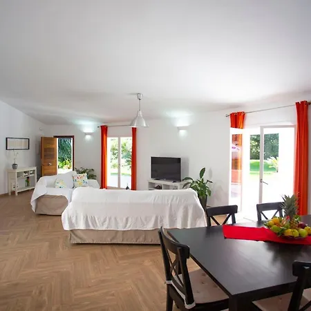 Doppelhaushaelfte Mit Pool, Garten Und Klimaanlage Dom wakacyjny
